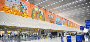 पीएम मोदी सुबह भगवान राम की जन्मभूमि अयोध्या पहुंचे, यहां उत्तर प्रदेश की राज्यपाल आनंदीबेन पटेल और मुख्यमंत्री योगी आदित्यनाथ ने प्रधानमंत्री का स्वागत किया।