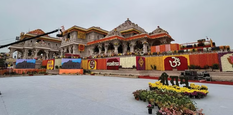 दिर परिसर पहुंचे पीएम मोदी; समारोह से पहले भावुक हुईं उमा-साध्वी ऋतंभरा