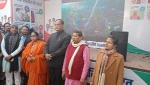 औग में साध्वी निरंजन ज्योति ने की कार्यकर्ताओं से भेंट, कई घोषणाएं कीं...