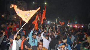 प्राण प्रतिष्ठा के जश्न में बवाल: कार ने साउंड सिस्टम में मारी टक्कर...युवक