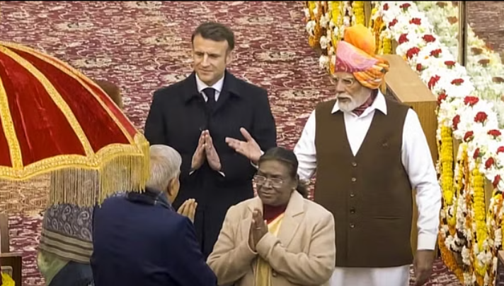 मैक्रों के आने से लेकर राफेल के गरजने तक, 10 तस्वीरों में देखें