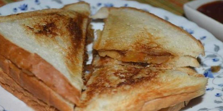 मां ने नाश्ते में कम दिए टोस्ट,