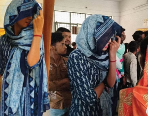 घूंघट की ओट में मरीज बन सरकारी अस्पताल पहुंचीं SDM, सच्चाई जान स्टाफ के उड़े होश