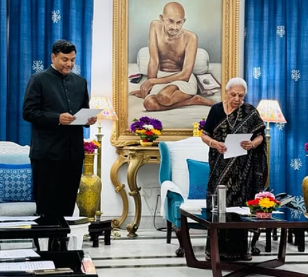 पूर्व डीजीपी आर के विश्वकर्मा बने मुख्य सूचना आयुक्त, राज्यपाल ने दिलाई शपथ